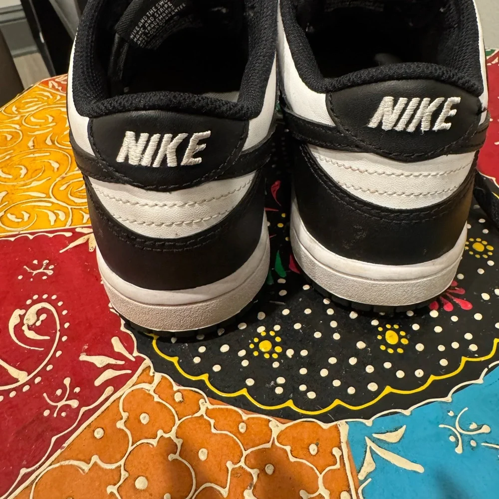 Nike Panda Dunks - Picture 4 of 5